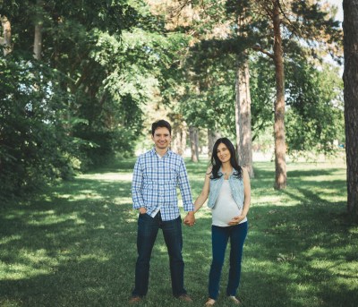 pregnancy couple holding hands